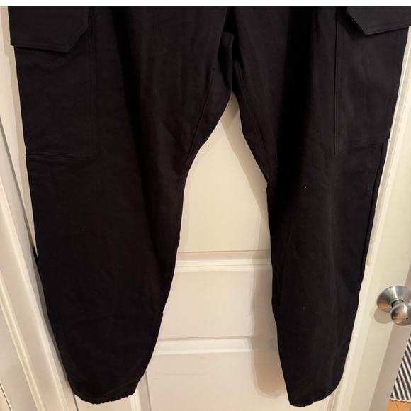 ALO Yoga Black Cargo Joggers- Worn Once! - Picture 3 of 5